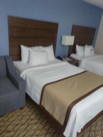 Baymont Inn & Suites Madison Heights Detroit Area