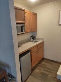 Baymont Inn & Suites Madison Heights Detroit Area