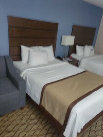 Baymont Inn & Suites Madison Heights Detroit Area