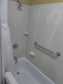 Baymont Inn & Suites Madison Heights Detroit Area