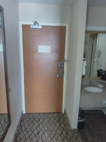 Baymont Inn & Suites Madison Heights Detroit Area