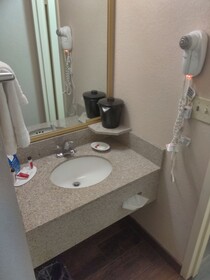 Baymont Inn & Suites Madison Heights Detroit Area