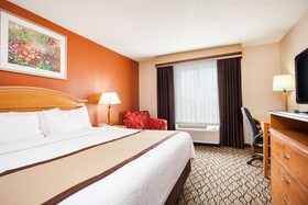Baymont Inn & Suites Madison Heights Detroit Area