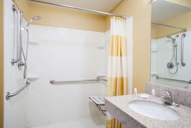 Baymont Inn & Suites Madison Heights Detroit Area