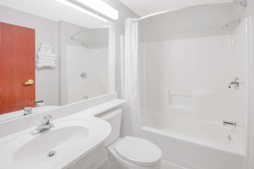 Microtel Inn & Suites by Wyndham Manistee