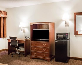 Econo Lodge On The Bay