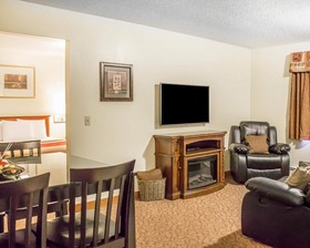 Econo Lodge On The Bay