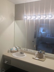 A Victory Inn & Suites - Muskegon