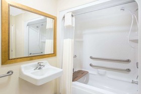 Baymont by Wyndham Muskegon