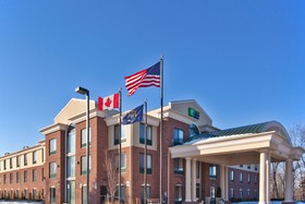 Holiday Inn Express & Suites Detroit-Novi