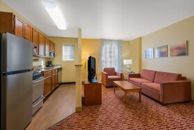 Sonesta Simply Suites Detroit Novi
