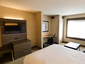 Holiday Inn Express & Suites Plymouth Ann Arbor Area