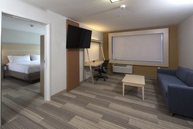 Holiday Inn Express & Suites Rochester Hills - Detroit Area