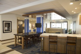 Holiday Inn Express & Suites Rochester Hills - Detroit Area