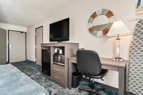 American Inn & Suites Romulus DTW
