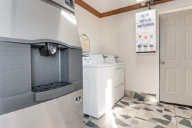 American Inn & Suites Romulus DTW
