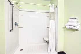 American Inn & Suites Romulus DTW
