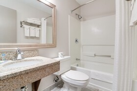 American Inn & Suites Romulus DTW