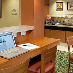 Fairfield Inn and Suites by Marriott Detroit Metropolitan Airport