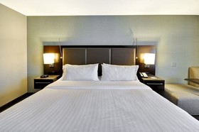 Holiday Inn Express Romulus / Detroit Airport