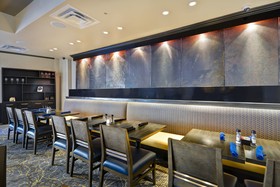 Holiday Inn Hotel & Suites Detroit Metro Airport
