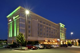 Holiday Inn Hotel & Suites Detroit Metro Airport