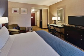 Holiday Inn Hotel & Suites Detroit Metro Airport