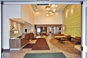 Holiday Inn Hotel & Suites Detroit Metro Airport