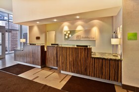 Holiday Inn Hotel & Suites Detroit Metro Airport