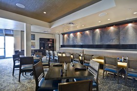 Holiday Inn Hotel & Suites Detroit Metro Airport