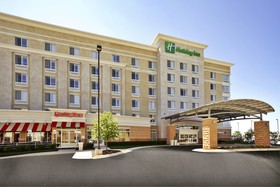 Holiday Inn Hotel & Suites Detroit Metro Airport