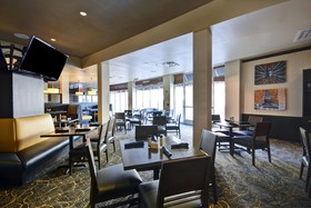 Holiday Inn Hotel & Suites Detroit Metro Airport