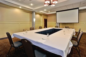 Holiday Inn Hotel & Suites Detroit Metro Airport