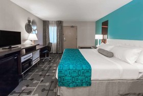 Howard Johnson by Wyndham Romulus Detroit Metro Airport