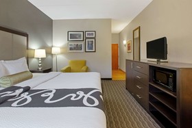 La Quinta Inn & Suites Detroit Metro Airport