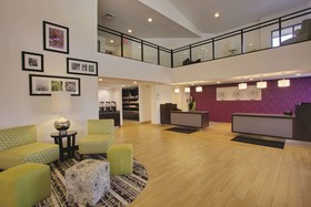 La Quinta Inn & Suites Detroit Metro Airport