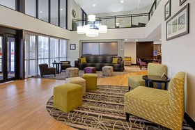 La Quinta Inn & Suites Detroit Metro Airport