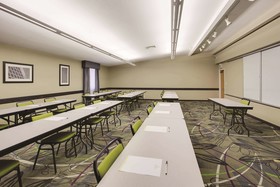 La Quinta Inn & Suites Detroit Metro Airport