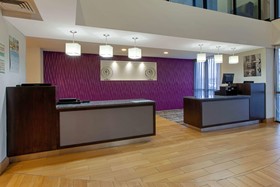 La Quinta Inn & Suites Detroit Metro Airport
