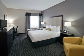 La Quinta Inn & Suites Detroit Metro Airport