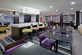 La Quinta Inn & Suites Detroit Metro Airport