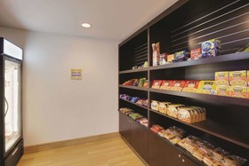 La Quinta Inn & Suites Detroit Metro Airport
