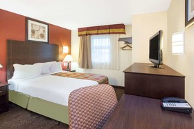 Travelodge by Wyndham Romulus Detroit Airport