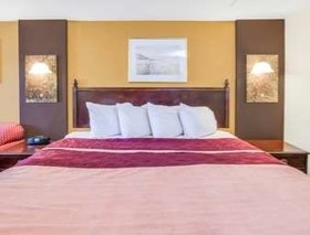 Rodeway Inn & Suites