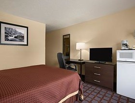 Super 8 by Wyndham Saginaw