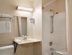 Super 8 by Wyndham Saginaw