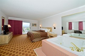 Best Western Harbour Pointe Lakefront