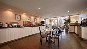 Best Western Harbour Pointe Lakefront