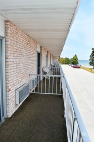 Days Inn & Suites by Wyndham St. Ignace Lakefront