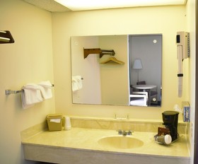 Days Inn & Suites by Wyndham St. Ignace Lakefront